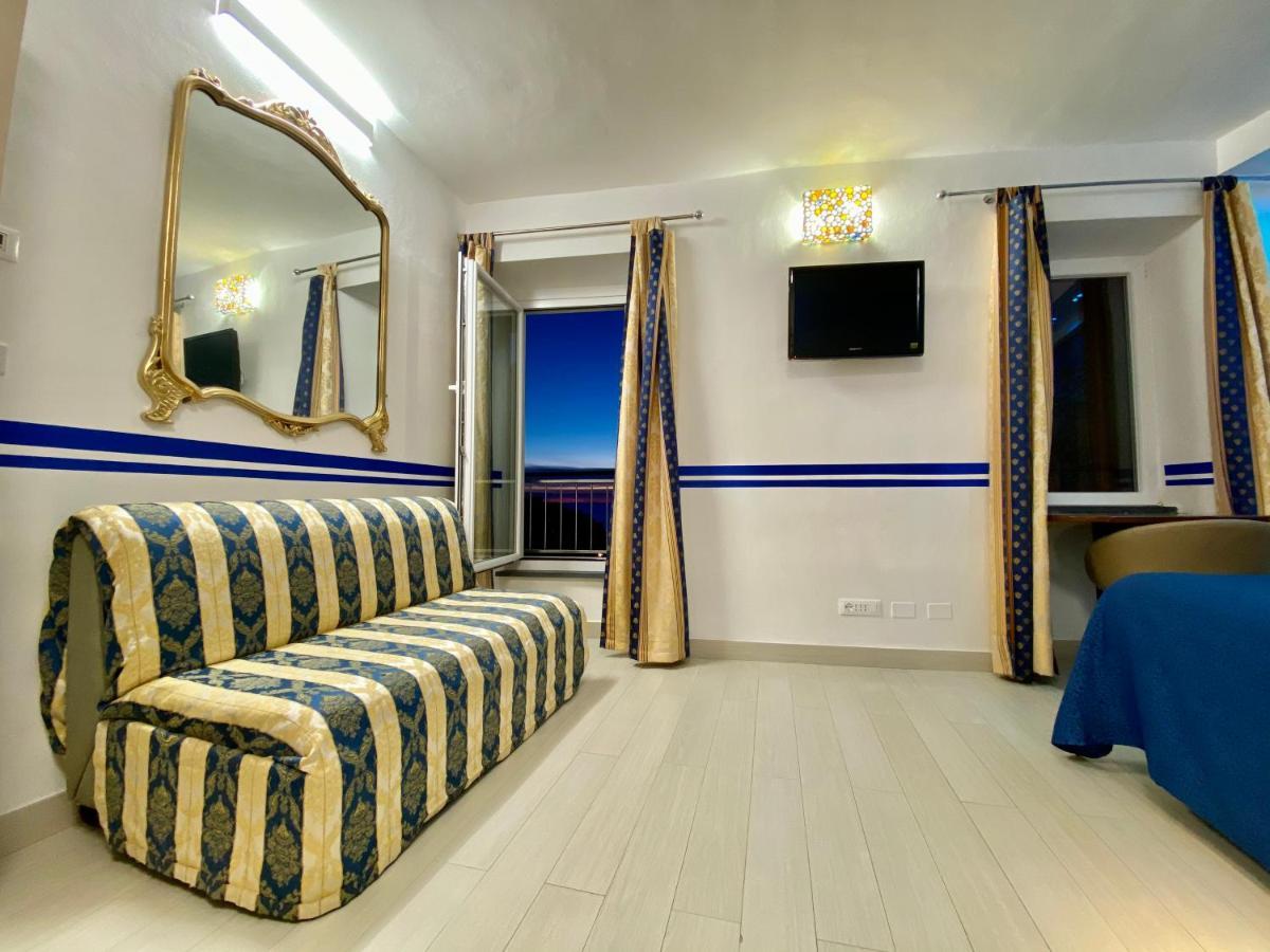 The Manarola Main Plaza Hotel Kültér fotó