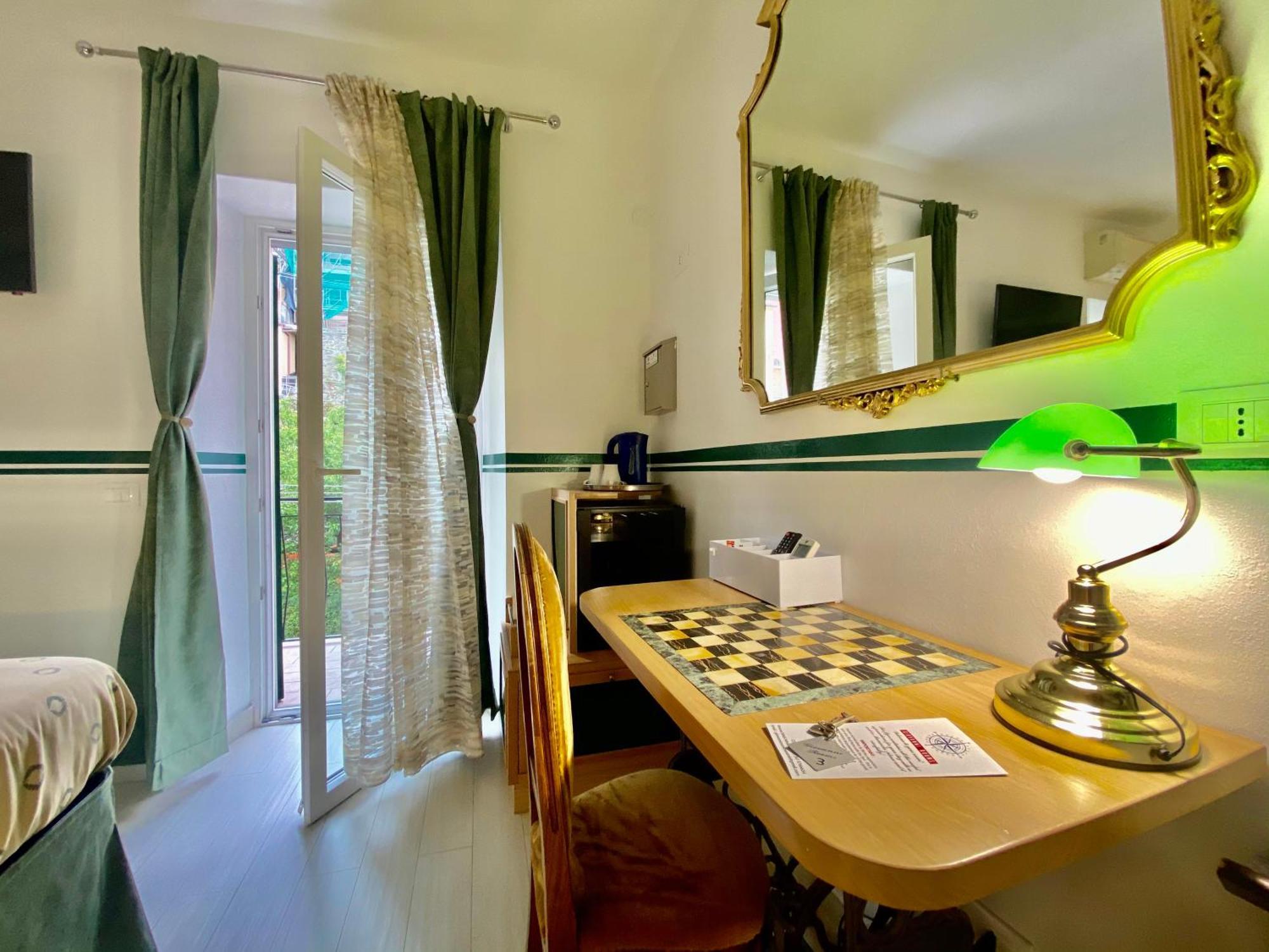 The Manarola Main Plaza Hotel Kültér fotó